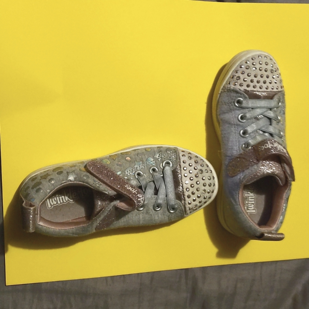 Girls size 11 Skechers Twinkle Toes
